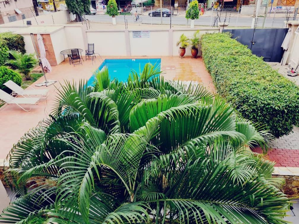Bertha'S Court D-Plus Apartments Dzorwulu Ngoại thất bức ảnh