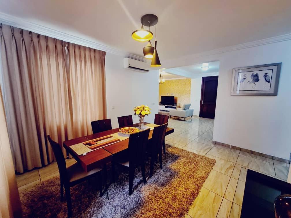 Bertha'S Court D-Plus Apartments Dzorwulu Ngoại thất bức ảnh