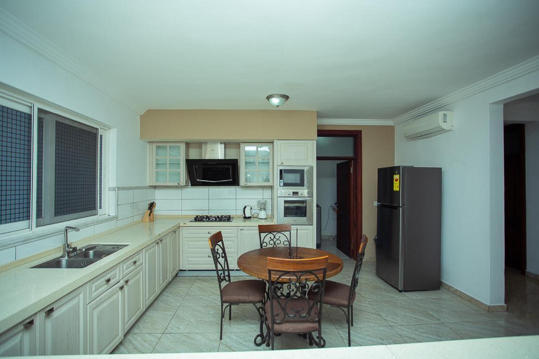 Bertha'S Court D-Plus Apartments Dzorwulu Ngoại thất bức ảnh