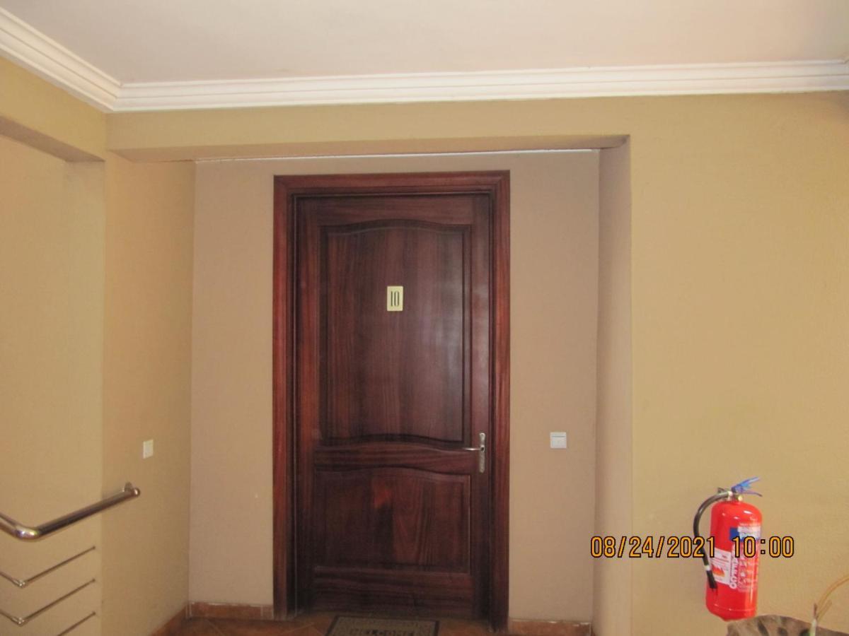 Bertha'S Court D-Plus Apartments Dzorwulu Ngoại thất bức ảnh