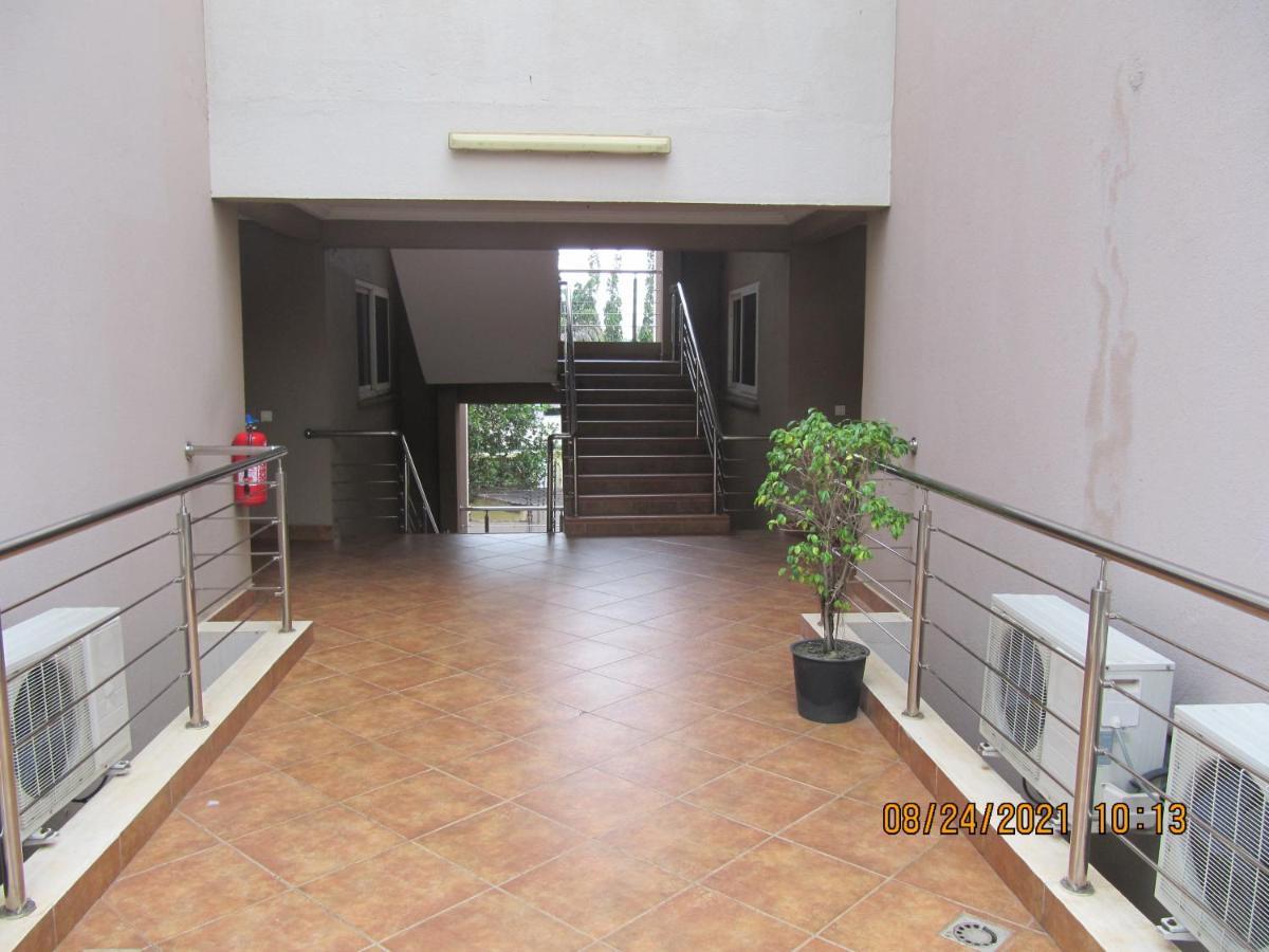 Bertha'S Court D-Plus Apartments Dzorwulu Ngoại thất bức ảnh
