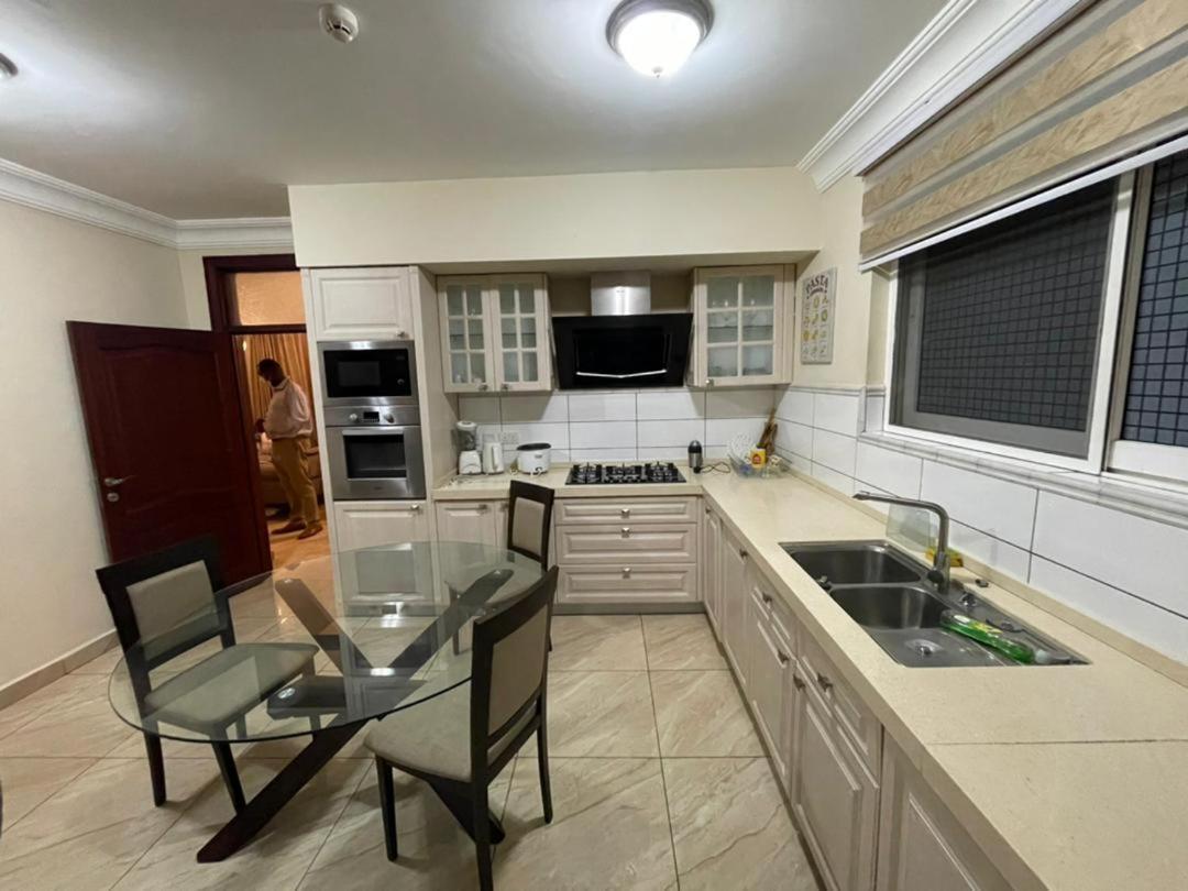 Bertha'S Court D-Plus Apartments Dzorwulu Ngoại thất bức ảnh
