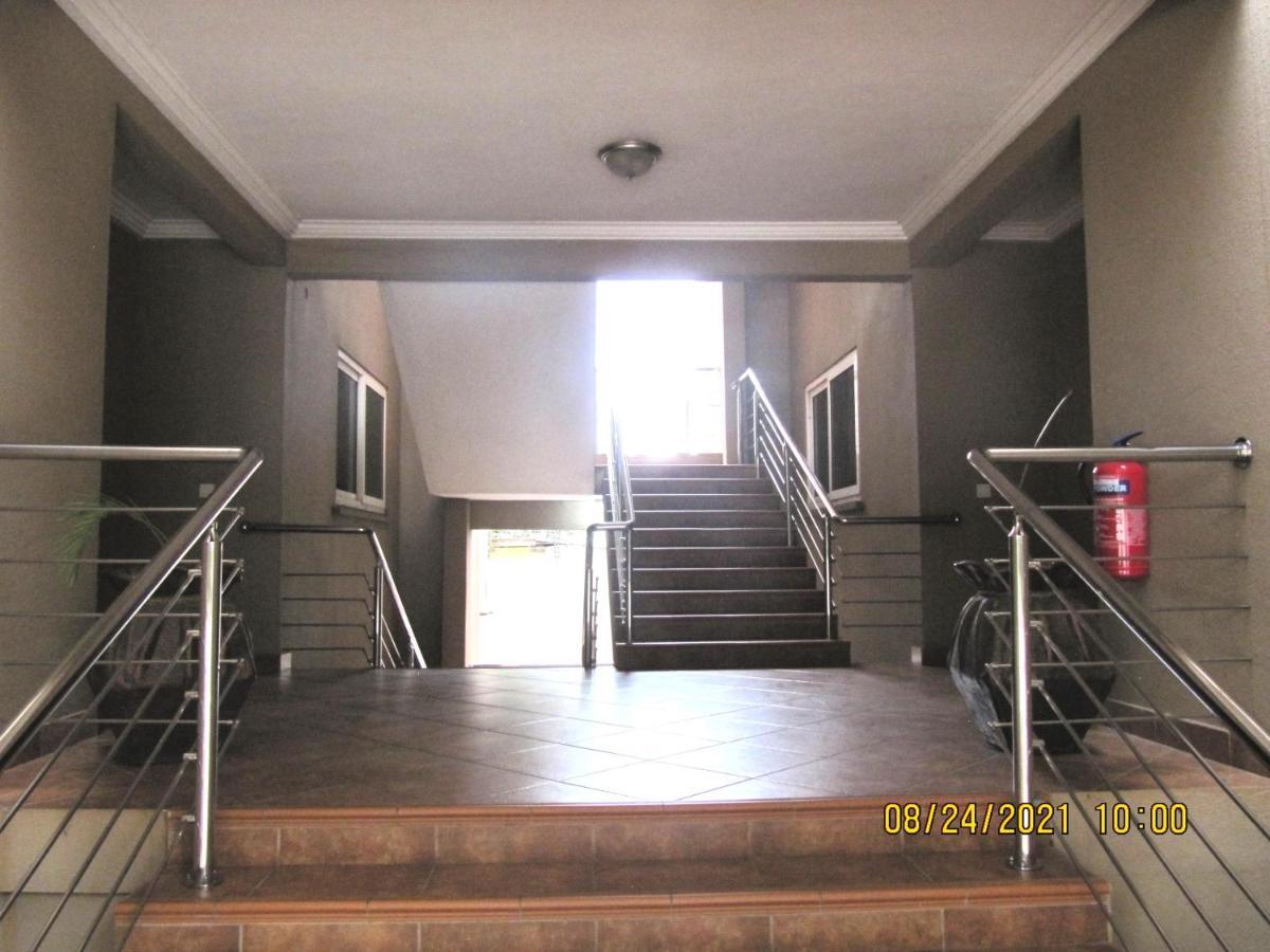 Bertha'S Court D-Plus Apartments Dzorwulu Ngoại thất bức ảnh