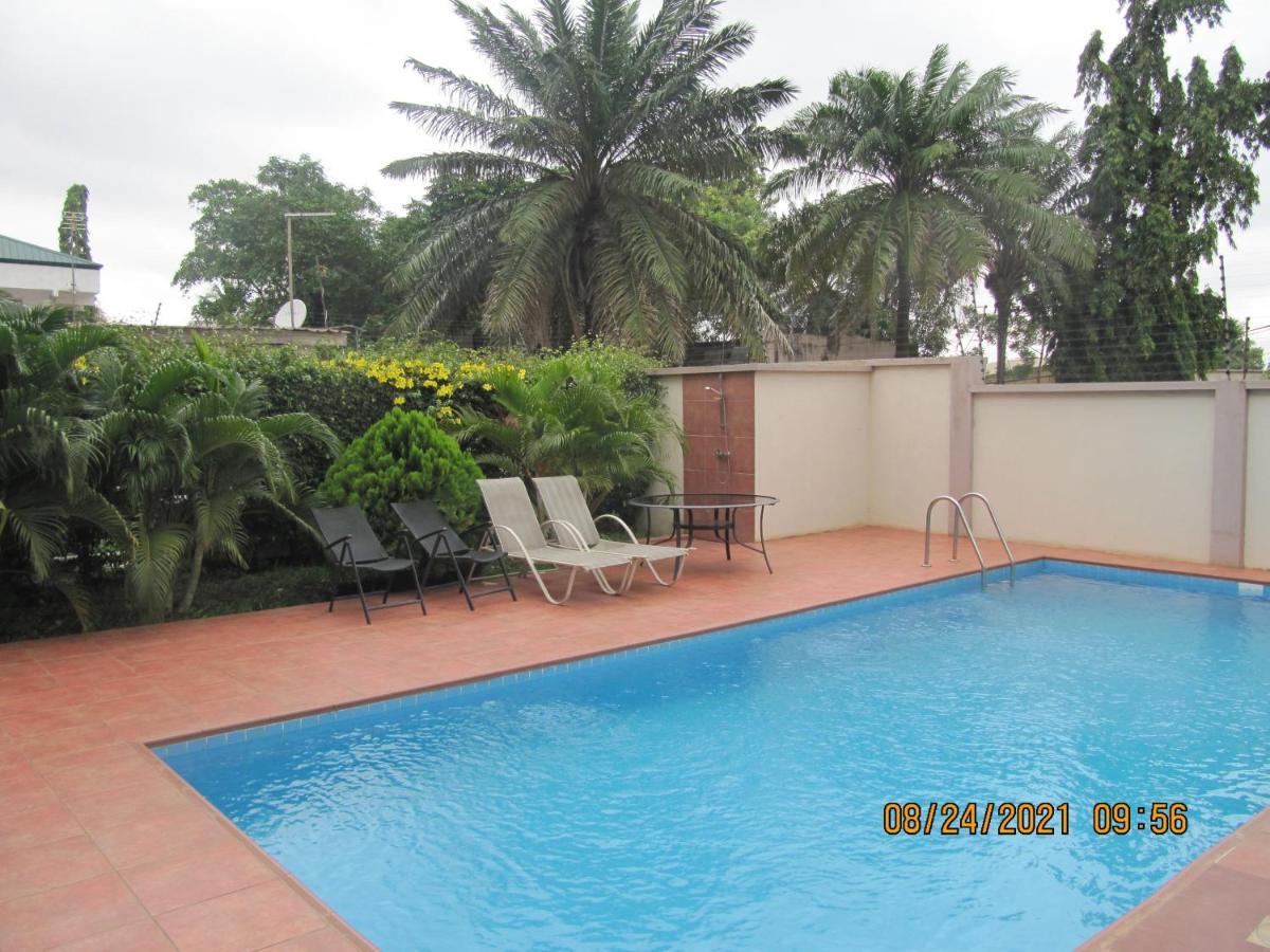 Bertha'S Court D-Plus Apartments Dzorwulu Ngoại thất bức ảnh